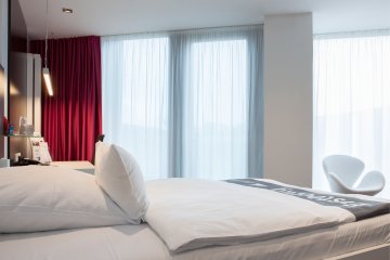 Experience luxurious comfort in the stylishly furnished double rooms at Schloss Montabaur. Our comfort double rooms offer you a harmonious combination of historical charm and modern design.